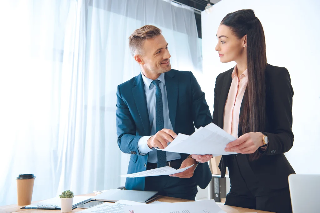 smiling-business-colleagues-doing-paperwork